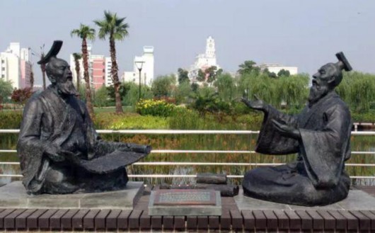 寒假守望大學(xué)校園的那些雕塑 哪一座最合你意？